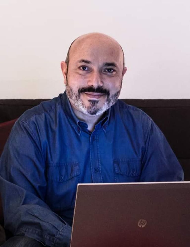 الناقد والشاعر المصري وليد الخشاب