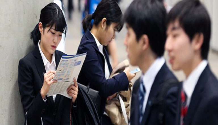 العمل المستقر يتصدر أولويات شباب اليابان