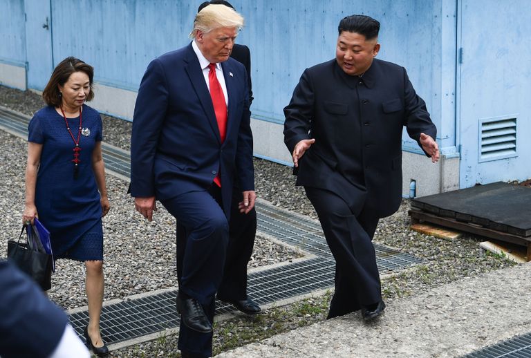 دونالد ترامب وكيم جونج أون 