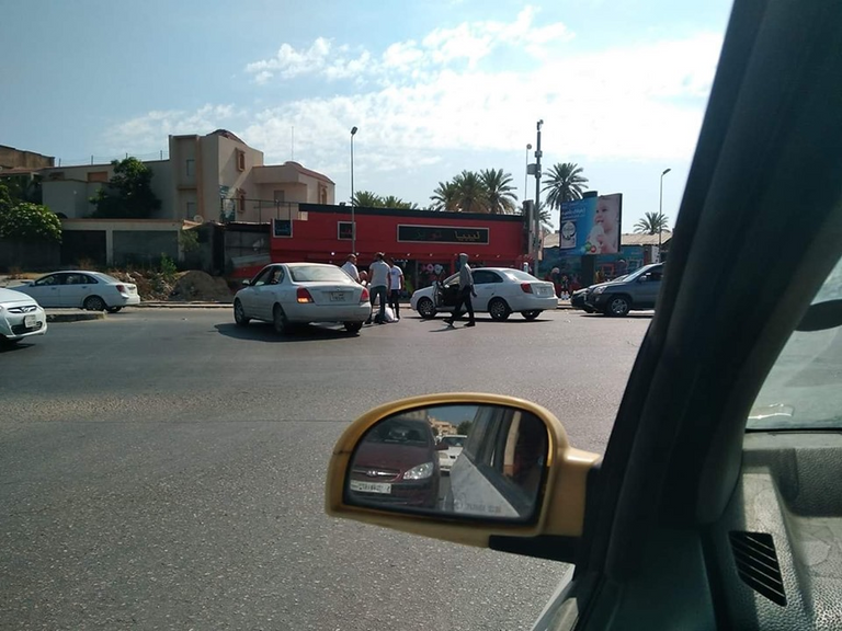 اعتداء عناصر المليشيا على شرطي بطرابلس عناصر من مليشيات طرابلس الإرهابية - أرشيفية