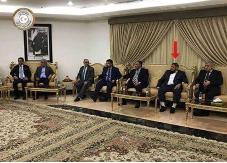 آمر المليشيا أثناء زيارة السراج لقنصلية ليبيا في إحدى الدول العربية عناصر من مليشيات طرابلس الإرهابية - أرشيفية