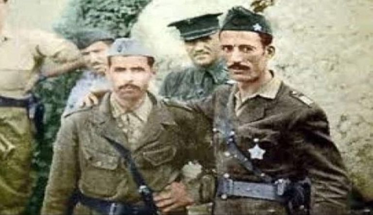 بورقعة يتوسط الصورة خلال الثورة التحريرية الجزائرية المعارض الجزائري لخضر بورقعة