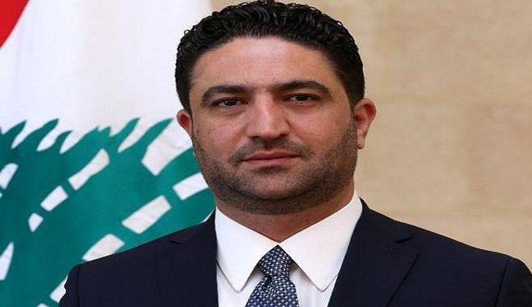 محتجون لبنانيون يشعلون الإطارات احتجاجات على أحداث الأمس