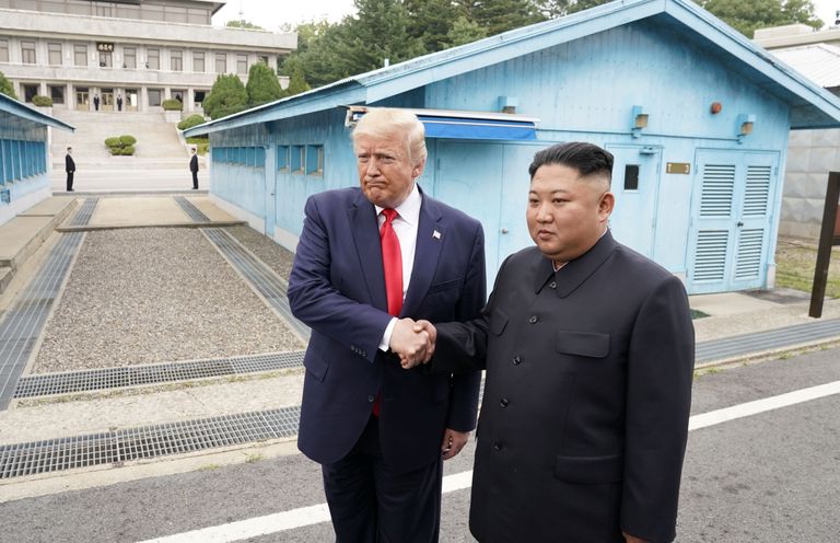 لقاء ترامب-كيم أعاد الحياة للمفاوضات بين البلدين