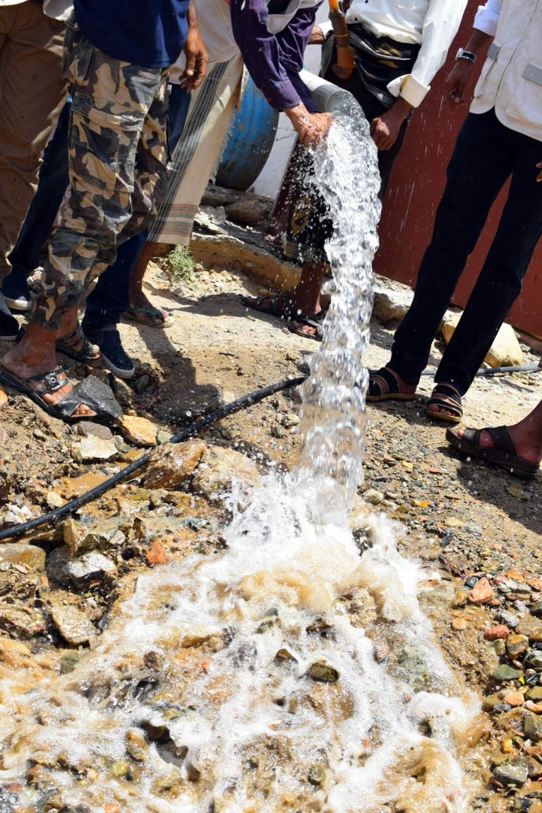افتتاح مشروع لتوفير المياه بمنطقتين في شبوة اليمنية