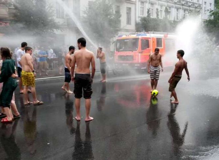 حرائق ووفيات وتوقف المدارس.. تداعيات موجة الحر على أوروبا 