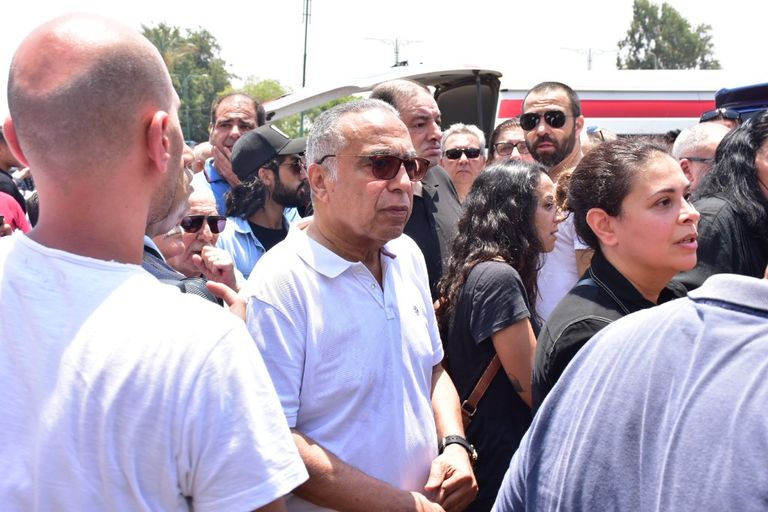 جثمان عزت أبو عوف لحظة خروجه من مسجد السيدة نفيسة بالقاهرة