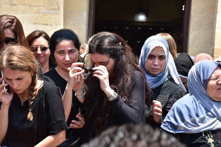 جثمان عزت أبو عوف لحظة خروجه من مسجد السيدة نفيسة بالقاهرة