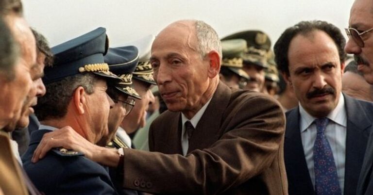 لحظة عودة محمد بوضياف إلى الجزائر