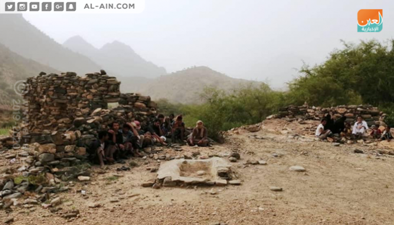جانب من أسر قبائل الحولي النازحين بسبب الحوثي