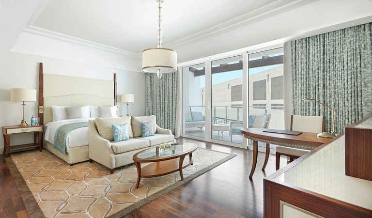 فوربس: دبي مدينة خيالية