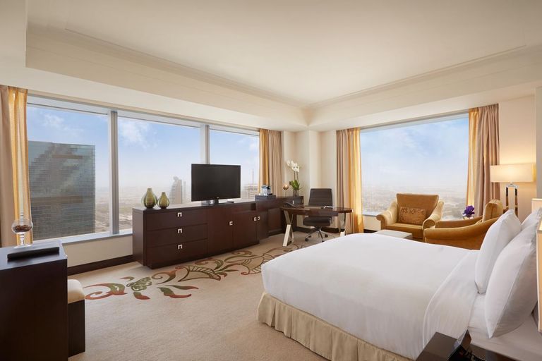 فوربس: دبي مدينة خيالية