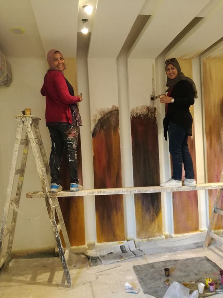 آية رمضان وفريقها النسائي للرسم على الجدران