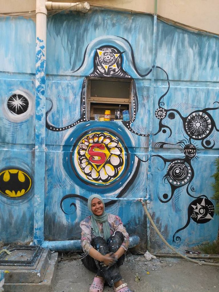 آية رمضان وفريقها النسائي للرسم على الجدران