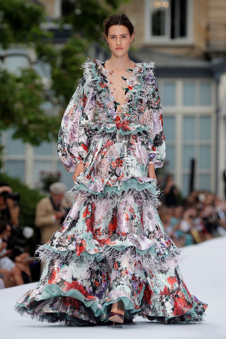 جانب من عرض رالف أند روسو في أسبوع باريس للأزياء الراقية