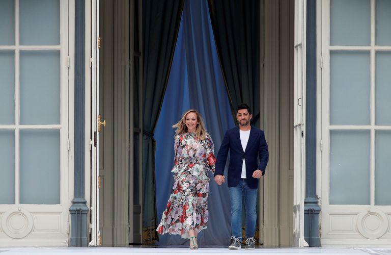 جانب من عرض رالف أند روسو في أسبوع باريس للأزياء الراقية