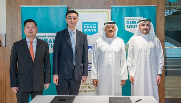 دبي تسعى لتقوية الروابط الاقتصادية والتجارية مع شنغهاي