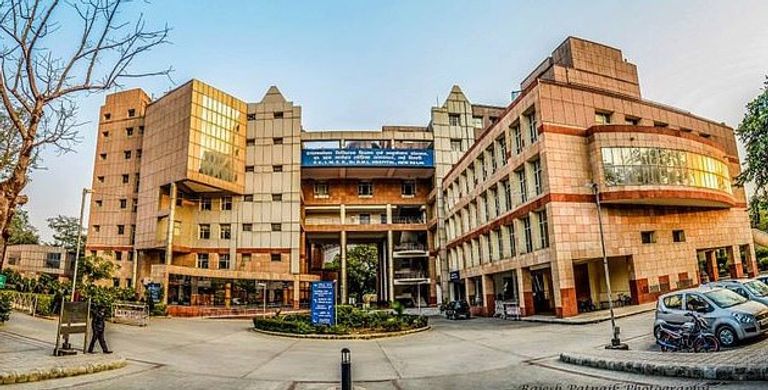 شاب يعود للحياة قبل دقائق من دفنه - أرشيفية