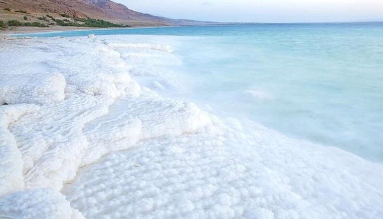 ظاهرة ثلوج الملح في البحر الميت أربكت العلماء لعقود