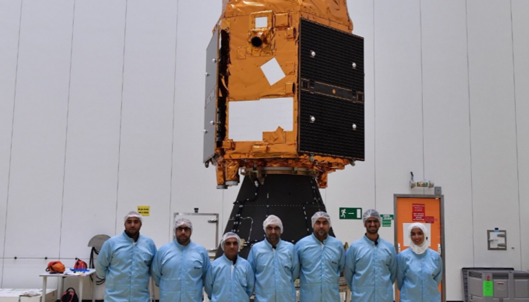 الإمارات تنتهي من استعدادت إطلاق القمر 