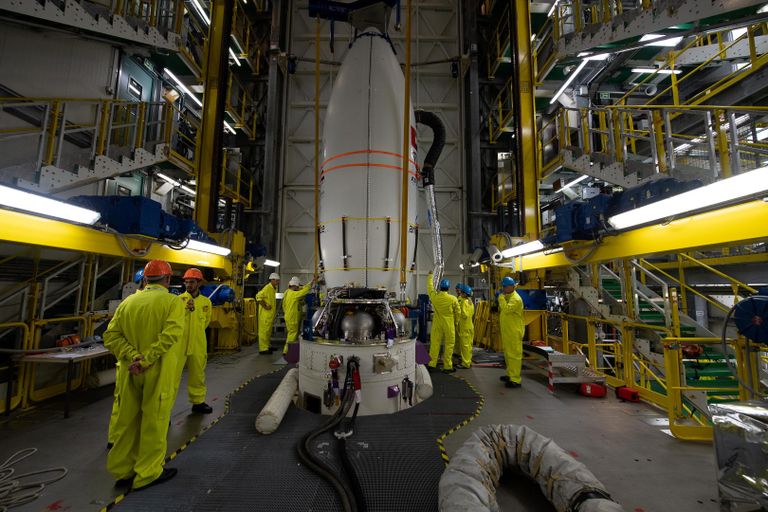 الإمارات تنتهي من استعدادت إطلاق القمر