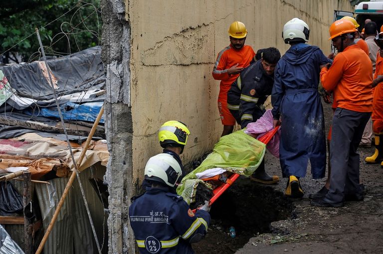 الأمطار الموسمية أصابت مومباي بالشلل هذا الأسبوع