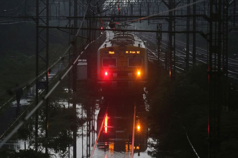 الأمطار الموسمية أصابت مومباي بالشلل هذا الأسبوع