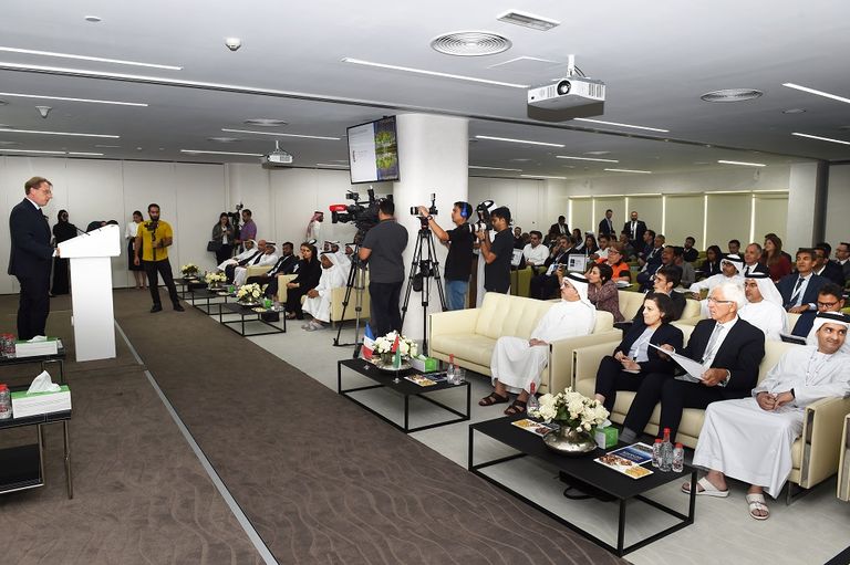 جانب من منتدى "منتدى فرنسا - هيئة كهرباء ومياه دبي" في دبي