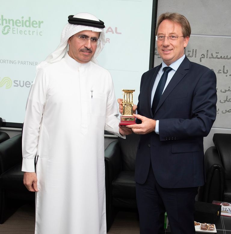 جانب من منتدى "منتدى فرنسا - هيئة كهرباء ومياه دبي" في دبي