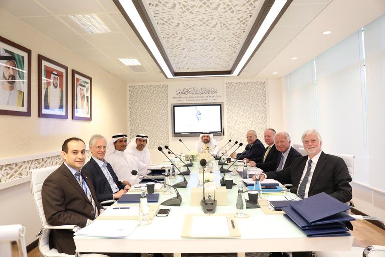 جانب من اجتماع مجلس أمناء الجائزة