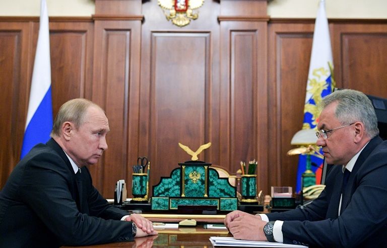 الرئيس الروسي ووزير دفاعه استدعاءات طارئة لمسؤولين أمريكيين وروس