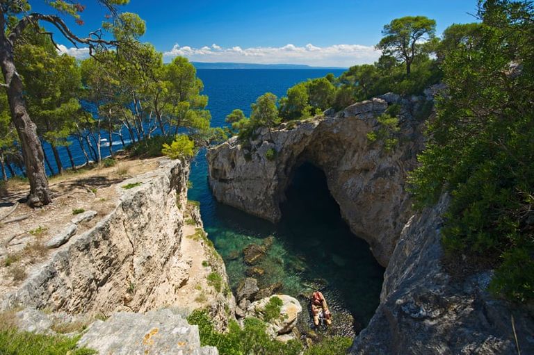 جزر تريميتي.. متعة الاستجمام في المياه الفيروزية