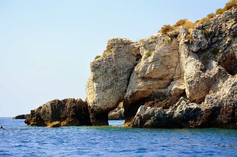 جزر تريميتي.. متعة الاستجمام في المياه الفيروزية