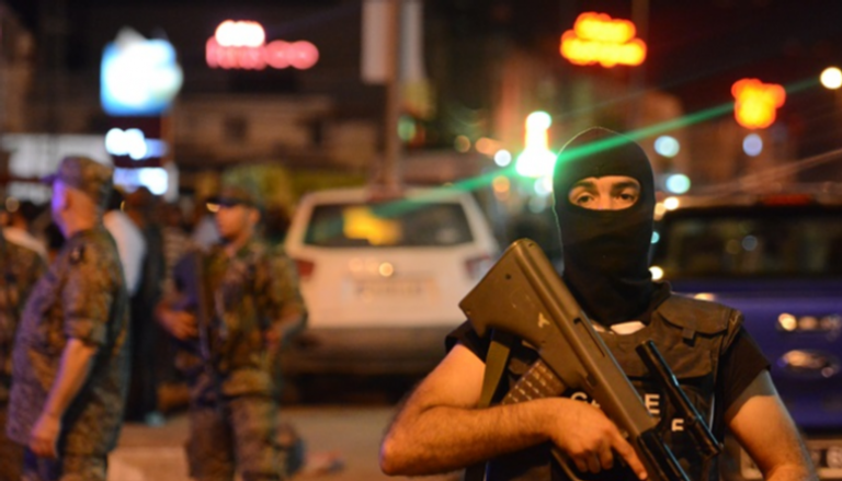 قوات الأمن التونسية في موقع التفجير
