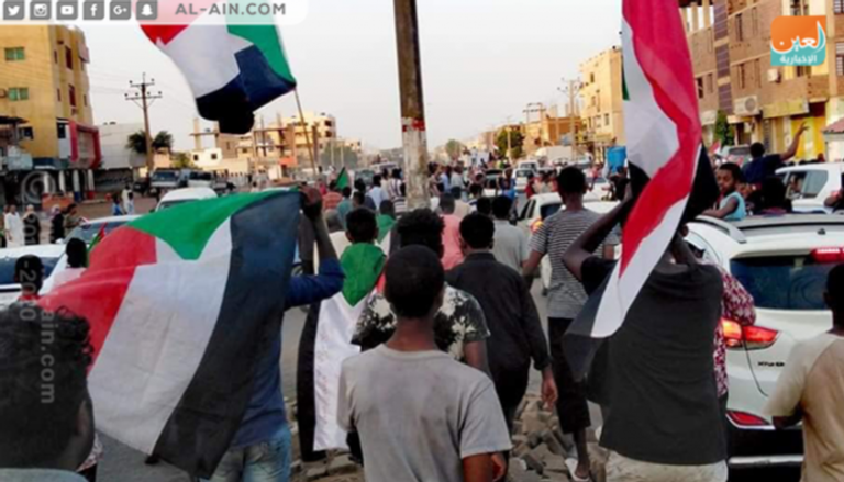 مظاهر الفرحة تعم الشارع السوداني عقب اتفاق المجلس العسكري والمعارضة