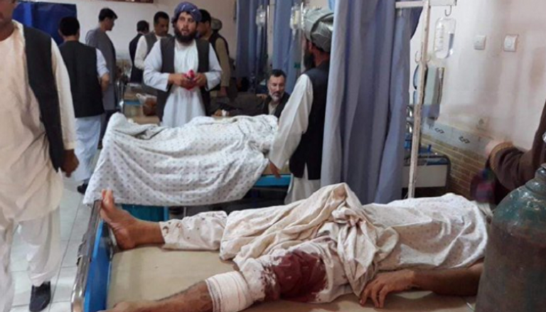 صورة للمصابين أثناء تلقي العلاج بأحد المستشفيات