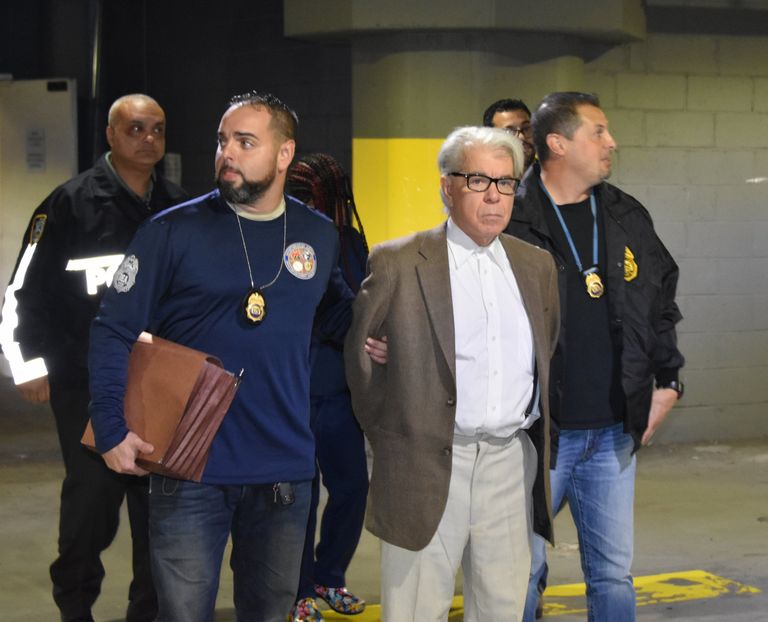 الطبيب إرنستو لوبيز في قبضة الشرطة الأمريكية