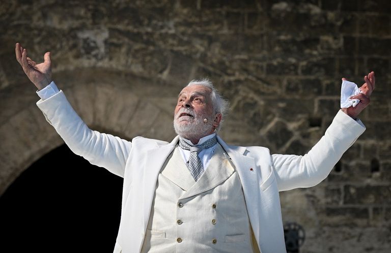 جانب من مسرحية "أرشيتكتور"