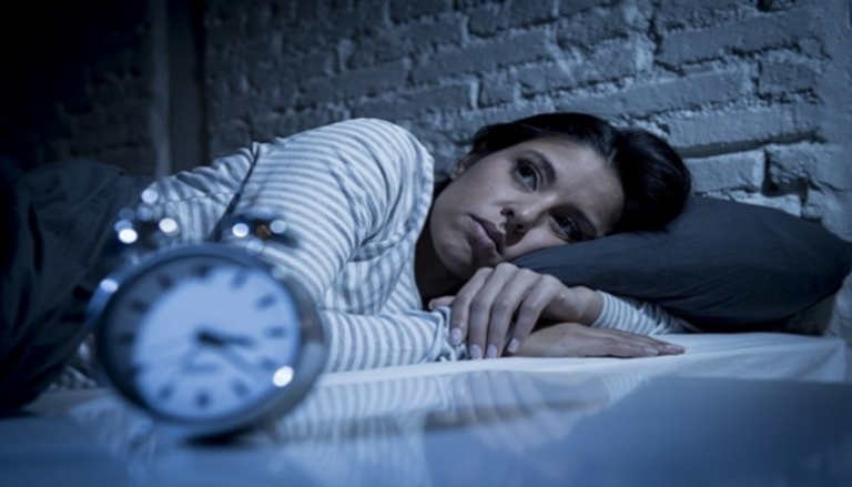 اختلاف مواعيد النوم يزيد خطر الإصابة بالسمنة وضغط الدم