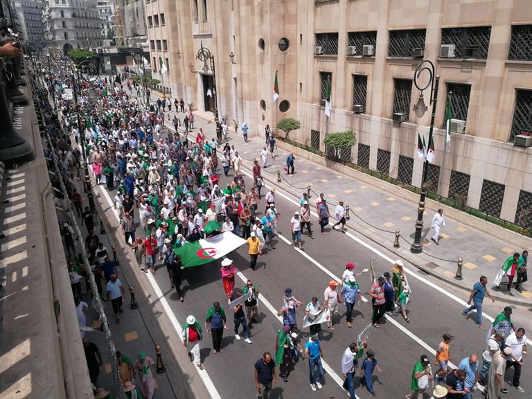 جزائريون يتظاهرون ضد نظام بوتفليقة في الجمعة العشرين