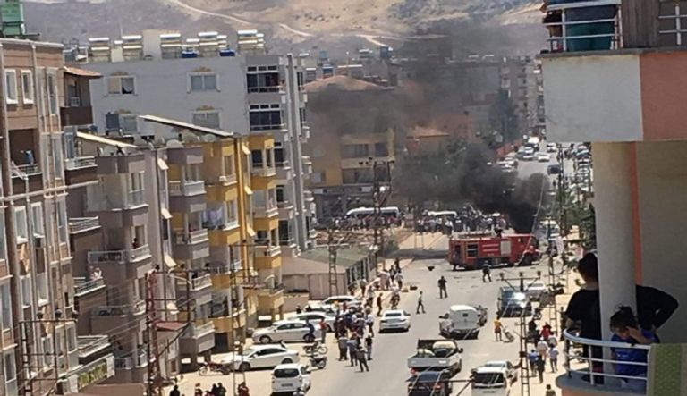 صورة لموقع الانفجار والسيارة المفخخة