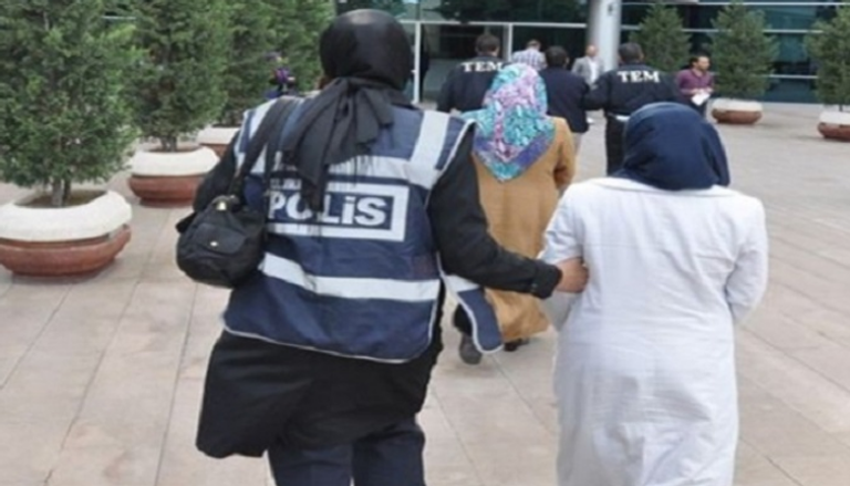 إلقاء القبض على إحدى السيدات في تركيا