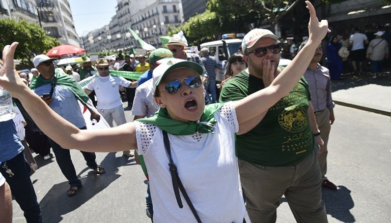 جزائريون يتظاهرون ضد نظام بوتفليقة في الجمعة العشرين