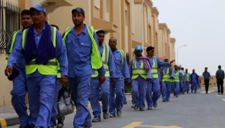 العمال الأجانب في قطر يعانون أوضاعا مزرية - أرشيفية