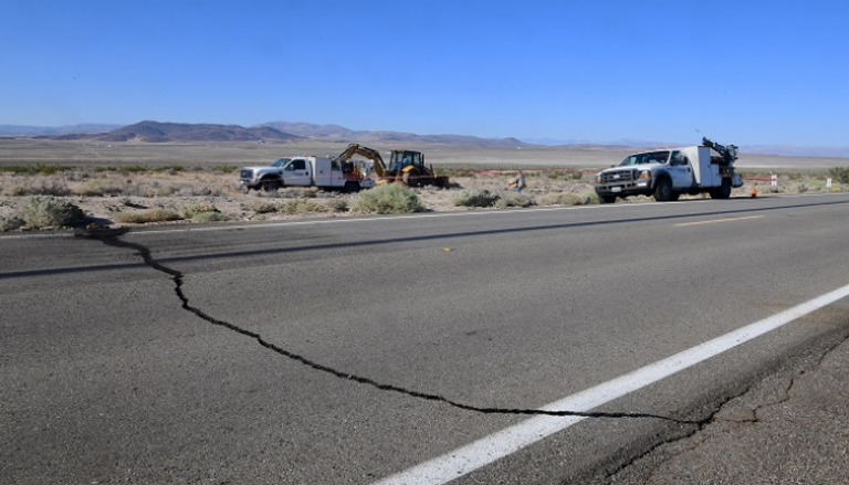 تشققات أرضية نتيجة زلزال كاليفورنيا - رويترز 