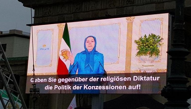 رجوي خلال كلمتها للمتظاهرين في برلين 