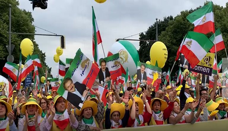 رجوي خلال كلمتها للمتظاهرين في برلين 