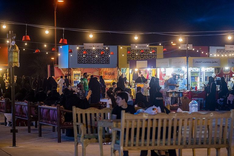 المهرجان يشهد تزايداً في أعداد الزوار حيث وصل عددهم إلى 160 ألف زائر