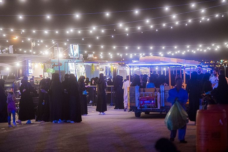 المهرجان يشهد تزايداً في أعداد الزوار حيث وصل عددهم إلى 160 ألف زائر