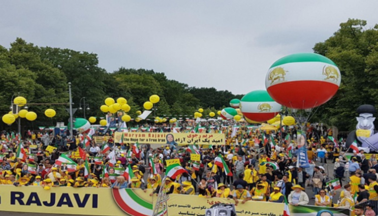مظاهرة الإيرانيين ضد نظام خامنئي في برلين